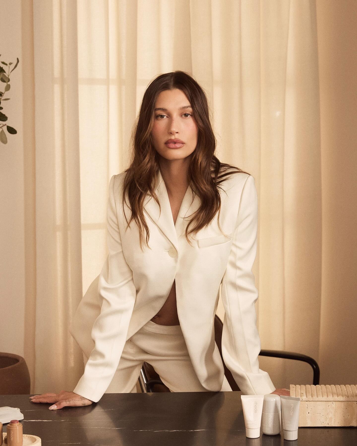 Hailey Bieber - Từ người vợ, người mẹ đến “nữ hoàng” tỉ đô của Rhode- Ảnh 5.