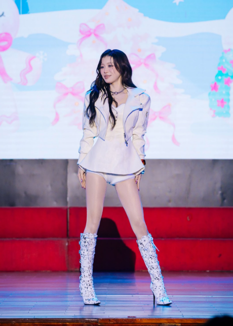 Không ngờ em xinh Han Sara lại làm đến mức này- Ảnh 3. Không ngờ em xinh Han Sara lại làm đến mức này- Ảnh 3.