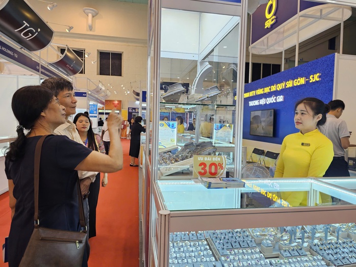 Cuối ngày 17-11, giá vàng giảm, Công ty SJC có thông báo quan trọng về vàng miếng- Ảnh 1. Cuối ngày 17-11, giá vàng giảm, Công ty SJC có thông báo quan trọng về vàng miếng- Ảnh 1.