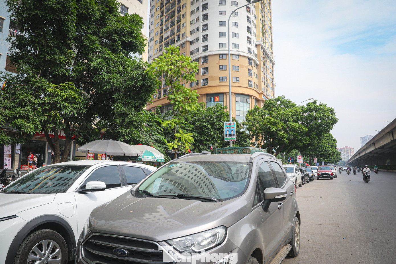 Hà Nội lắp camera phạt nguội, 'phố 120 m' vẫn thành bãi đỗ xe khổng lồ- Ảnh 10.