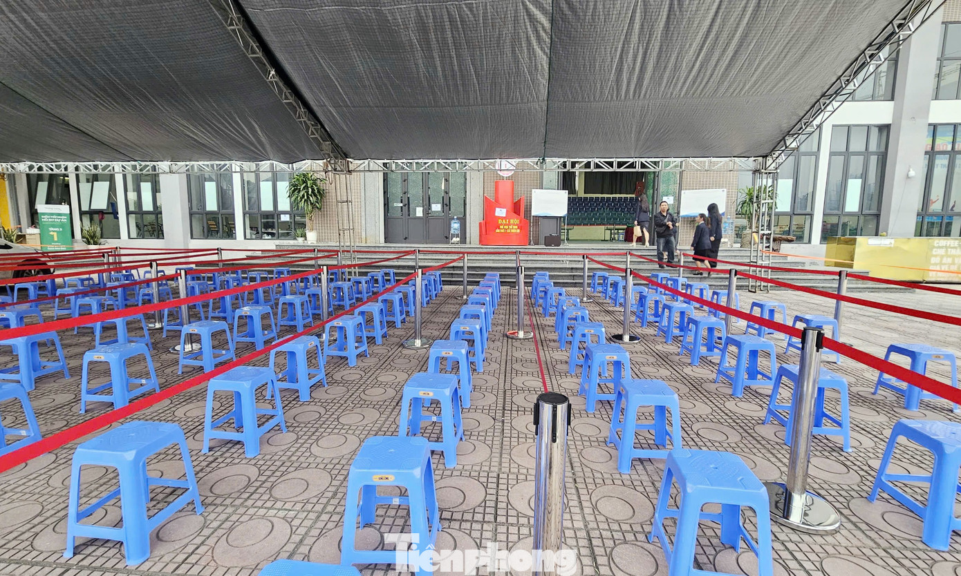 Hàng trăm người chen chân nộp hồ sơ dự án nhà ở xã hội CT3 Kim Chung, giá từ 900 triệu đồng/căn- Ảnh 5.