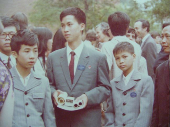 Cậu sinh viên gầy gò, chạy xe máy cà tàng bị bảo vệ chặn lại hỏi "Em đi đâu": Danh tính thật khiến ai cũng ngỡ ngàng!- Ảnh 2.