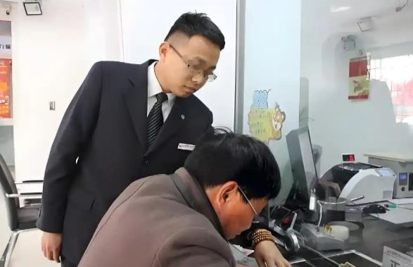 Khách gửi tiết kiệm 77 tỷ đồng được nhận luôn lãi 15 tỷ, 1 năm sau số dư về 0 nhưng ngân hàng khẳng định: “Chúng tôi không liên quan”- Ảnh 1. Khách gửi tiết kiệm 77 tỷ đồng được nhận luôn lãi 15 tỷ, 1 năm sau số dư về 0 nhưng ngân hàng khẳng định: “Chúng tôi không liên quan”- Ảnh 1.