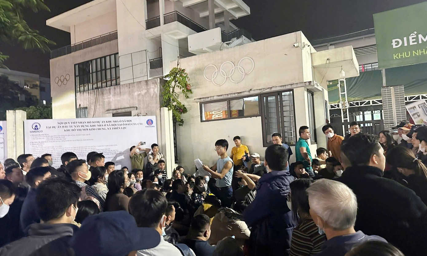 Hàng trăm người chen chân nộp hồ sơ dự án nhà ở xã hội CT3 Kim Chung, giá từ 900 triệu đồng/căn- Ảnh 3.