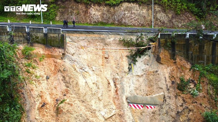 Đơn vị nào chịu trách nhiệm 'vá' vết nứt kéo dài trên đường đèo Prenn?- Ảnh 2.