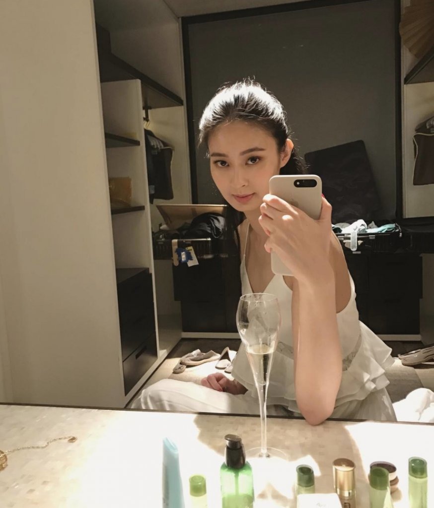 Một Hoa hậu bị thu hồi vương miện, cấm sóng vĩnh viễn vì quá giàu và lười biếng nhất showbiz- Ảnh 4.