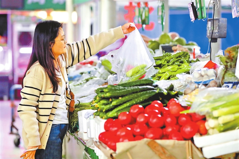 Đi chợ mà choáng: “Tiền rau giờ còn đắt hơn thịt” – cú sốc khiến tôi phải xem lại cả bảng chi tiêu- Ảnh 5.
