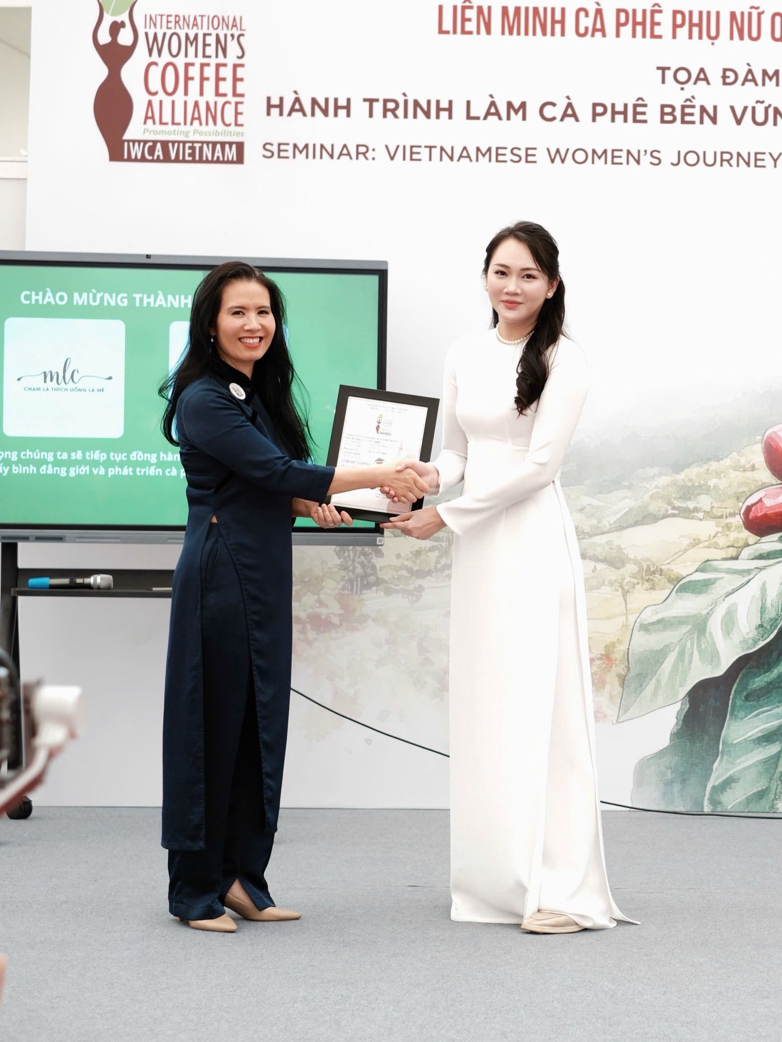 Siêu mẫu tuổi Mùi là con dâu đại gia đa ngành, 30 tuổi "học lỏm" bố mẹ chồng khởi nghiệp, cung ứng 10.000 tấn sản phẩm nông sản mỗi năm- Ảnh 3. Siêu mẫu tuổi Mùi là con dâu đại gia đa ngành, 30 tuổi "học lỏm" bố mẹ chồng khởi nghiệp, cung ứng 10.000 tấn sản phẩm nông sản mỗi năm- Ảnh 3.