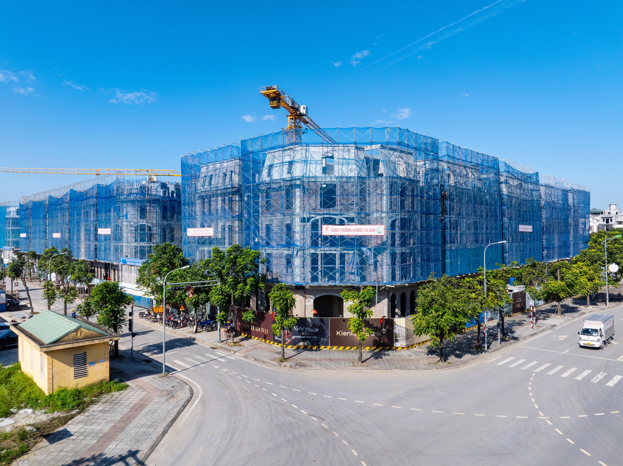 Soi tiến độ thi công các dự án cao cấp của Sunshine Group tại Ciputra và phía Đông Thủ đô- Ảnh 5. Soi tiến độ thi công các dự án cao cấp của Sunshine Group tại Ciputra và phía Đông Thủ đô- Ảnh 5.