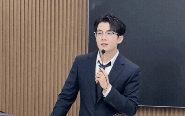 Giảng viên Học viện Kinh tế đối ngoại đẹp tựa nam thần, hát hay như ca sĩ, xem 100 lần vẫn chưa thấy đủ- Ảnh 1. Giảng viên Học viện Kinh tế đối ngoại đẹp tựa nam thần, hát hay như ca sĩ, xem 100 lần vẫn chưa thấy đủ- Ảnh 1.