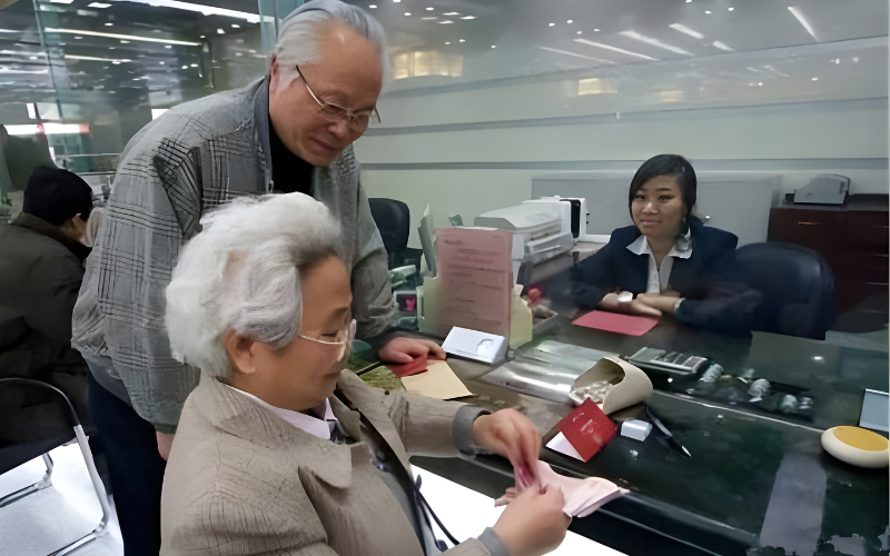 Gửi tiết kiệm 44 tỷ đồng lãi suất 13%, sau 1 năm đến rút chỉ còn 0 đồng: Ngân hàng khẳng định chưa từng có mức lãi này!- Ảnh 1.