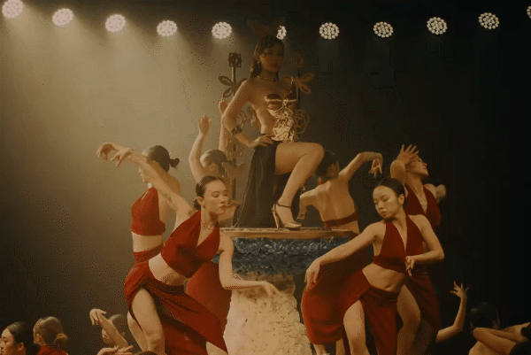 Văn Mai Hương rủ Chi Pu cùng hát, còn Diva Hà Trần thì ngân nga làm nền- Ảnh 4. Văn Mai Hương rủ Chi Pu cùng hát, còn Diva Hà Trần thì ngân nga làm nền- Ảnh 4.