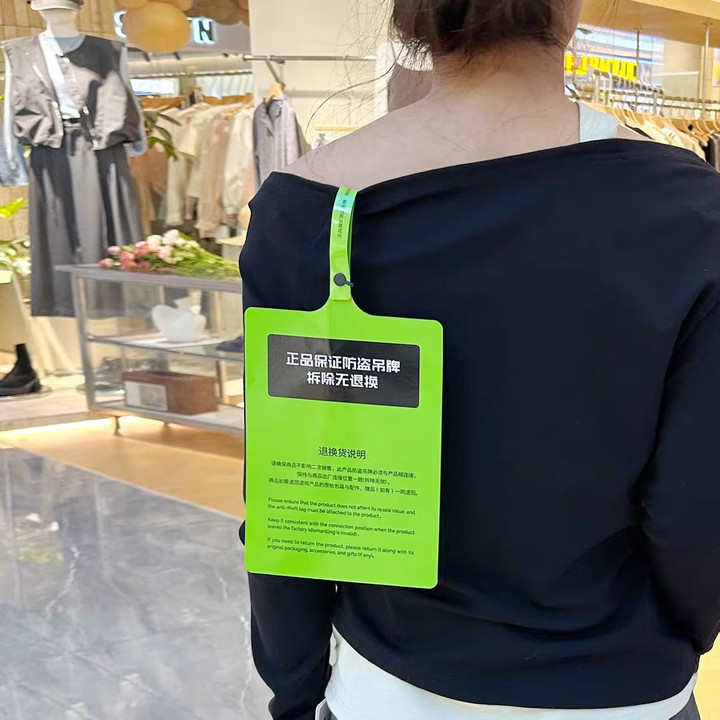 Nhãn mác to như iPad- chiêu chống trả hàng cực dị của cửa hàng Trung Quốc- Ảnh 2.