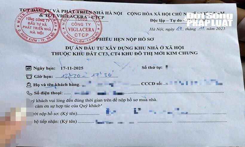 "Cuộc đua" nộp hồ sơ mua nhà ở xã hội: Cận cảnh dòng người chen chân tìm cơ hội an cư tại dự án CT3 Kim Chung- Ảnh 3. "Cuộc đua" nộp hồ sơ mua nhà ở xã hội: Cận cảnh dòng người chen chân tìm cơ hội an cư tại dự án CT3 Kim Chung- Ảnh 3.