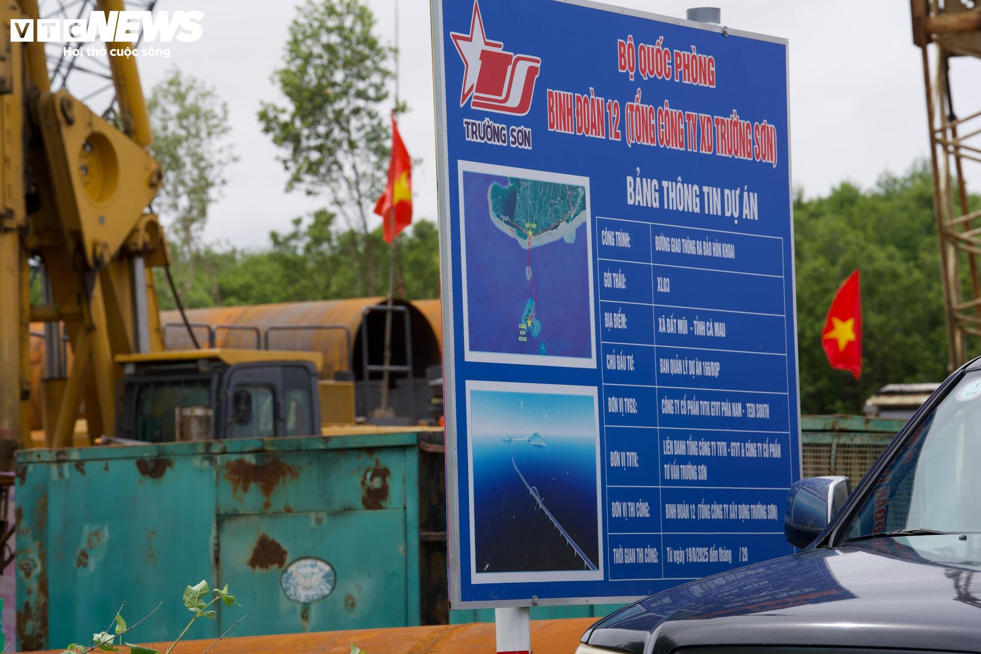 Tấp nập thi công cầu đường vượt biển dài nhất Việt Nam- Ảnh 9.