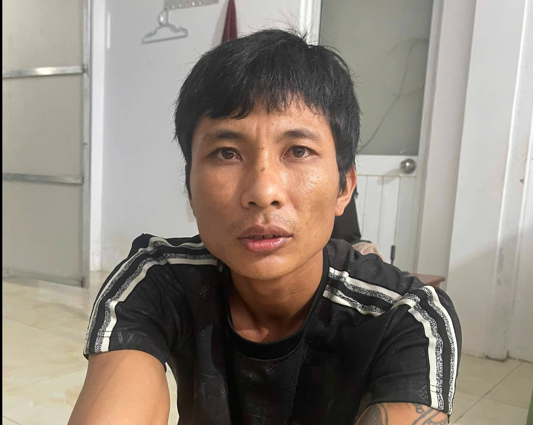 Bắt và di lý Danh Phụng- Ảnh 1. Bắt và di lý Danh Phụng- Ảnh 1.