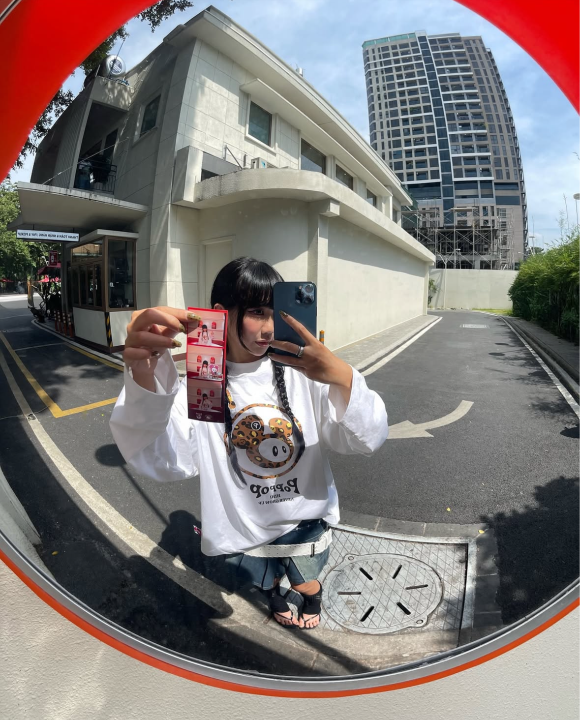 Chiêu hút khách mới của ông lớn Highlands Coffee: Đặt photobooth tại cửa hàng, cứ mua nước là được chụp ảnh free- Ảnh 12. Chiêu hút khách mới của ông lớn Highlands Coffee: Đặt photobooth tại cửa hàng, cứ mua nước là được chụp ảnh free- Ảnh 12.