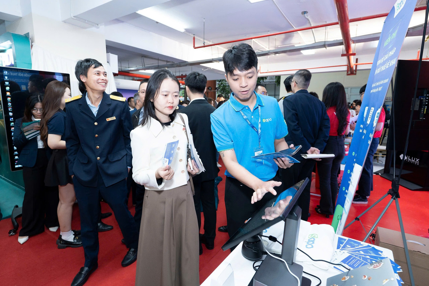 Hộ kinh doanh chuyển kê khai thuế: Thuế Hà Nội khẳng định không phải 'thêm thủ tục'- Ảnh 2.