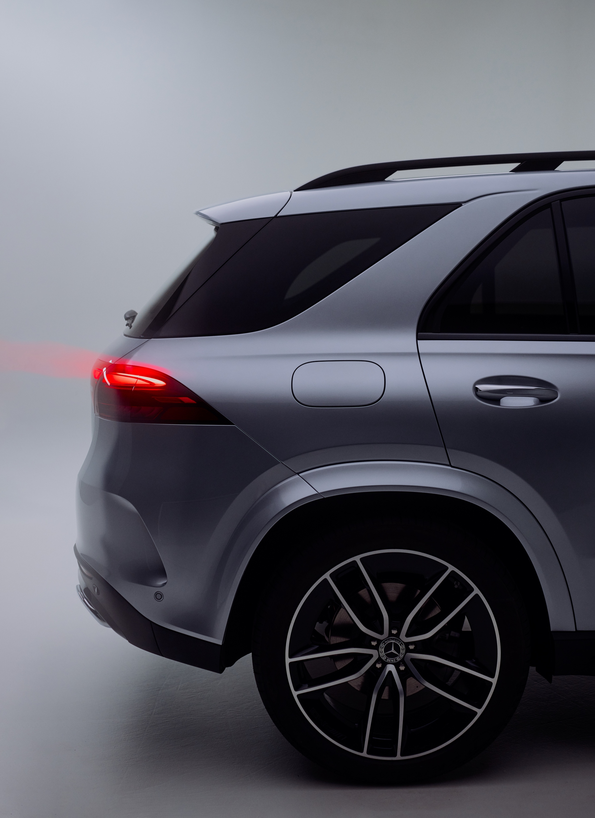 Chào giá hơn 4,6 tỷ tại Việt Nam, mẫu SUV PHEV đầu tiên của Mercedes-Benz có gì?- Ảnh 7.