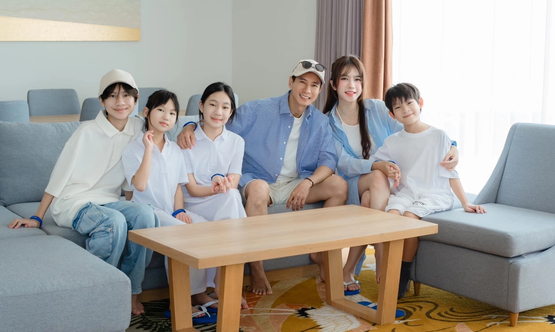 Nam nghệ sĩ lấy vợ kém 17 tuổi là Thạc sĩ Luật tại Anh, sinh 4 con: U60 sở hữu “tài sản” hơn 1.500 tỷ đồng- Ảnh 5.