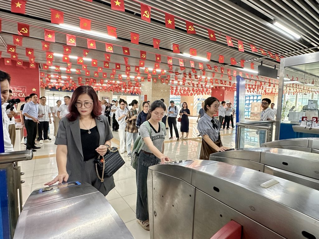 Từ 18/11, người dân đi tuyến đường sắt Cát Linh - Hà Đông cần chú ý thay đổi mới này- Ảnh 1.