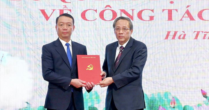 Chủ tịch thành phố Huế làm Phó Bí thư Tỉnh ủy Hà Tĩnh- Ảnh 1.