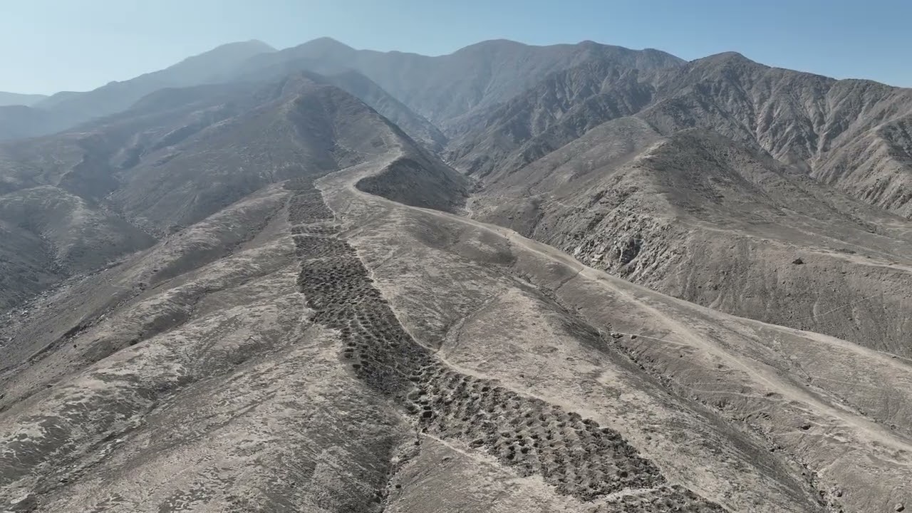 Bí mật về 5.200 chiếc hố trên dãy Andes dần hé lộ- Ảnh 1.