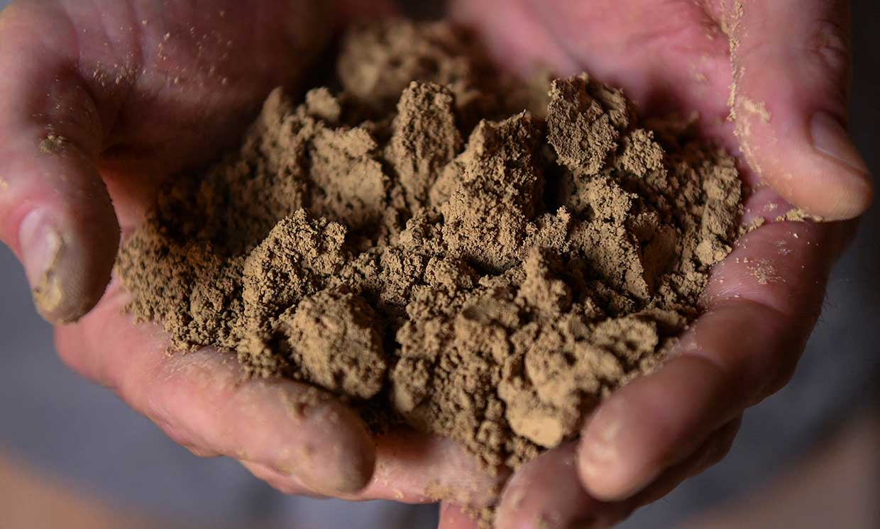 Đất hiếm là gì mà cùng là đất dưới chân, có những "cục đất" đáng giá tới cả tỷ đồng?- Ảnh 1.