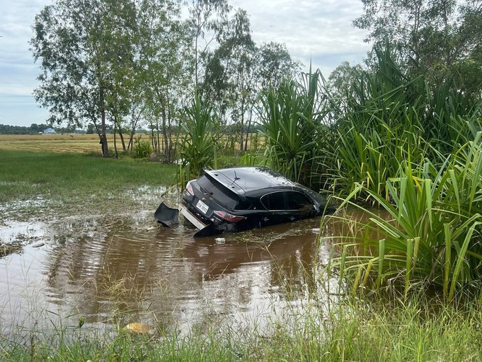 Phạm nhân chĩa súng bỏ trốn ngay trước tòa án ở Campuchia- Ảnh 5. Phạm nhân chĩa súng bỏ trốn ngay trước tòa án ở Campuchia- Ảnh 5.
