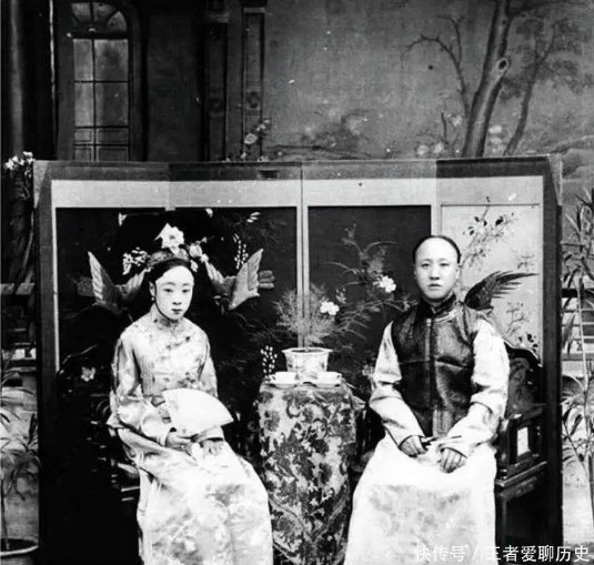 Loạt ảnh hiếm gia đình Phổ Nghi: Mẹ ruột chỉ còn vài khoảnh khắc, người ông nhớ suốt đời lại gây bất ngờ- Ảnh 4. Loạt ảnh hiếm gia đình Phổ Nghi: Mẹ ruột chỉ còn vài khoảnh khắc, người ông nhớ suốt đời lại gây bất ngờ- Ảnh 4.