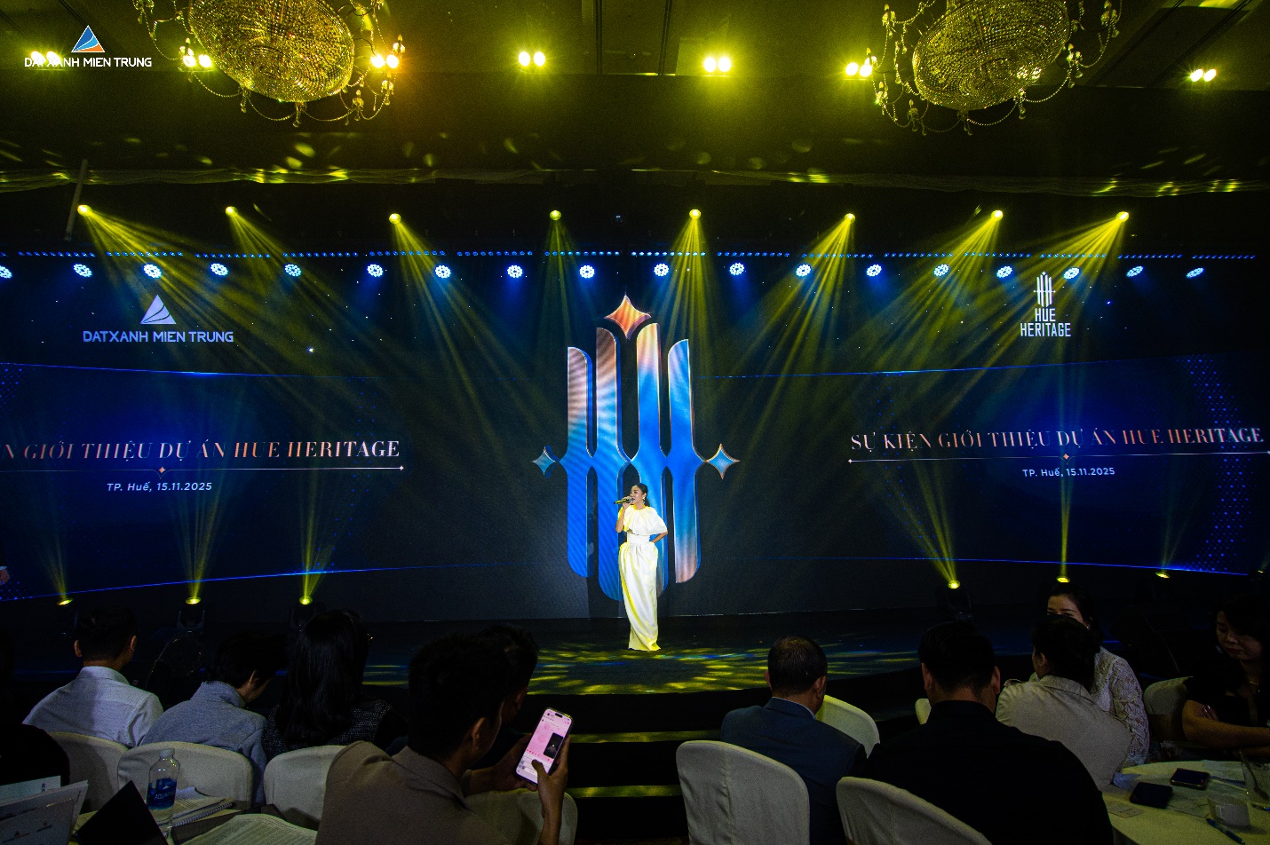 Huế bừng sáng trong chương trình nghệ thuật “A Premier Show – Heritage in Harmony”- Ảnh 2. Huế bừng sáng trong chương trình nghệ thuật “A Premier Show – Heritage in Harmony”- Ảnh 2.