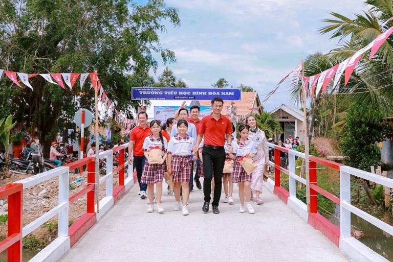 Bridgestone: 15 năm tại Việt Nam, mạng lưới lên đến 100 trung tâm lốp du lịch- Ảnh 3. Bridgestone: 15 năm tại Việt Nam, mạng lưới lên đến 100 trung tâm lốp du lịch- Ảnh 3.