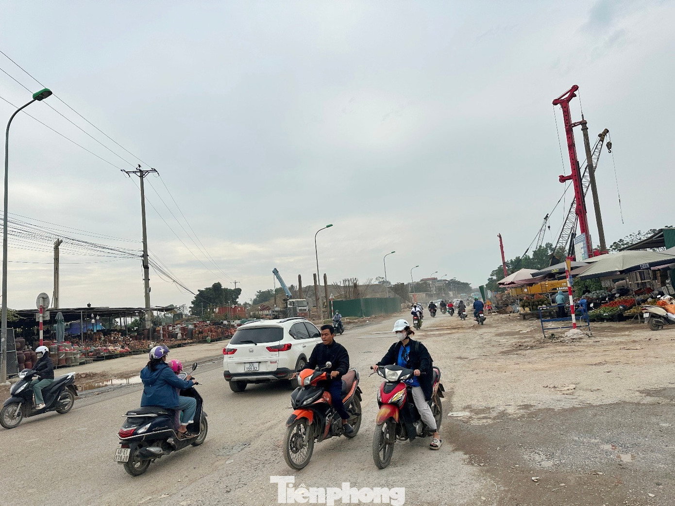 Cận cảnh các đoạn đường song hành Vành đai 4 Hà Nội nguy cơ vỡ tiến độ- Ảnh 8.