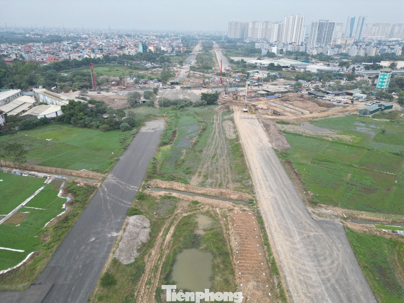 Cận cảnh các đoạn đường song hành Vành đai 4 Hà Nội nguy cơ vỡ tiến độ- Ảnh 5.