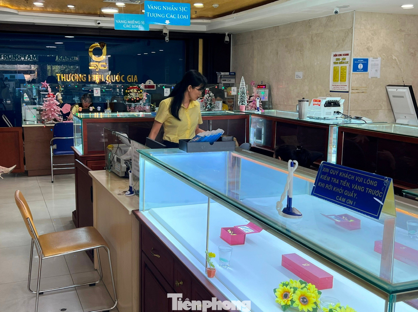 Nhiều tiệm vàng ở TPHCM bỗng dưng… vắng tanh- Ảnh 2.