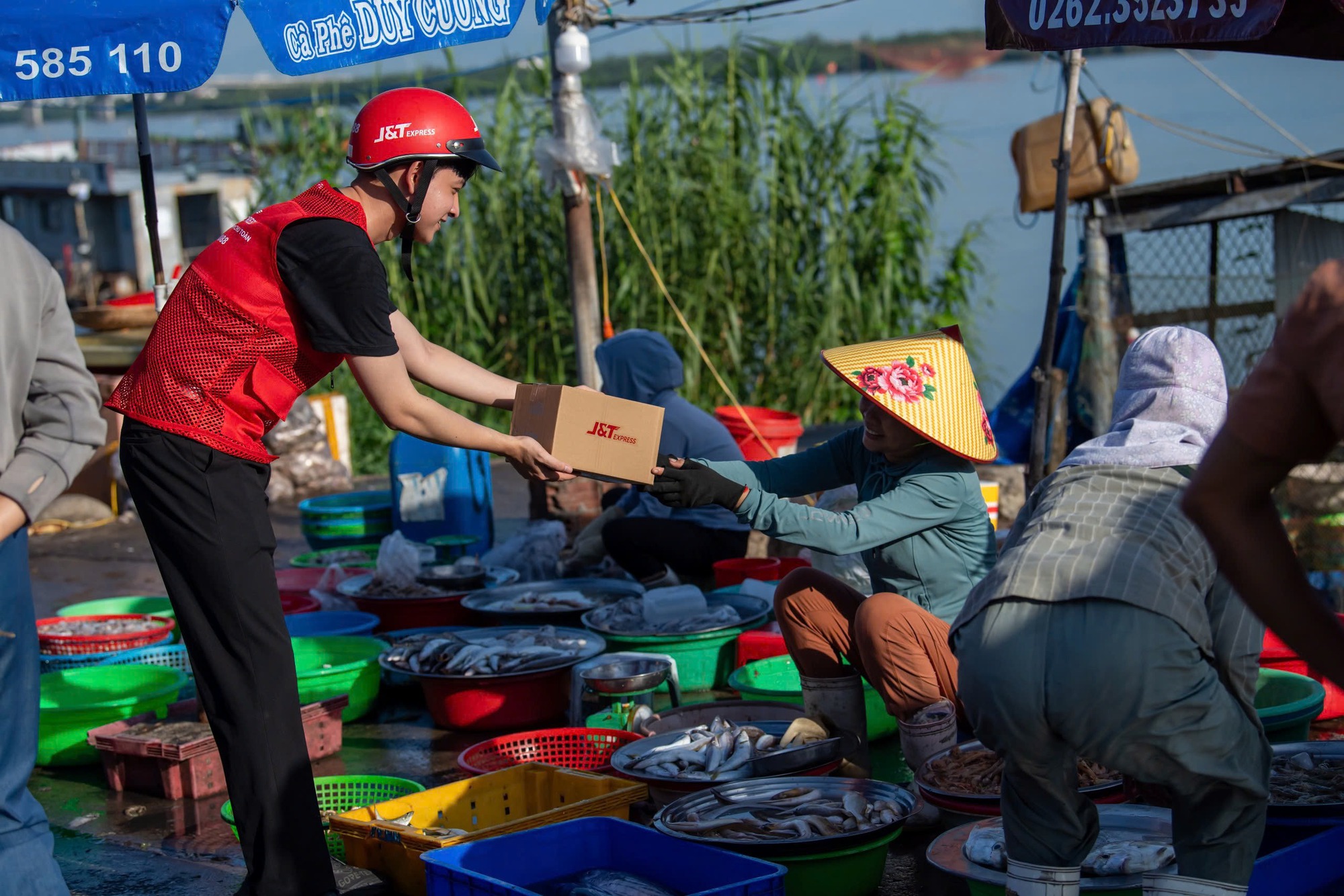 Từ cơn sốt mua sắm mùa sale đến thói quen "gửi hàng tức thì"- Ảnh 3. Từ cơn sốt mua sắm mùa sale đến thói quen