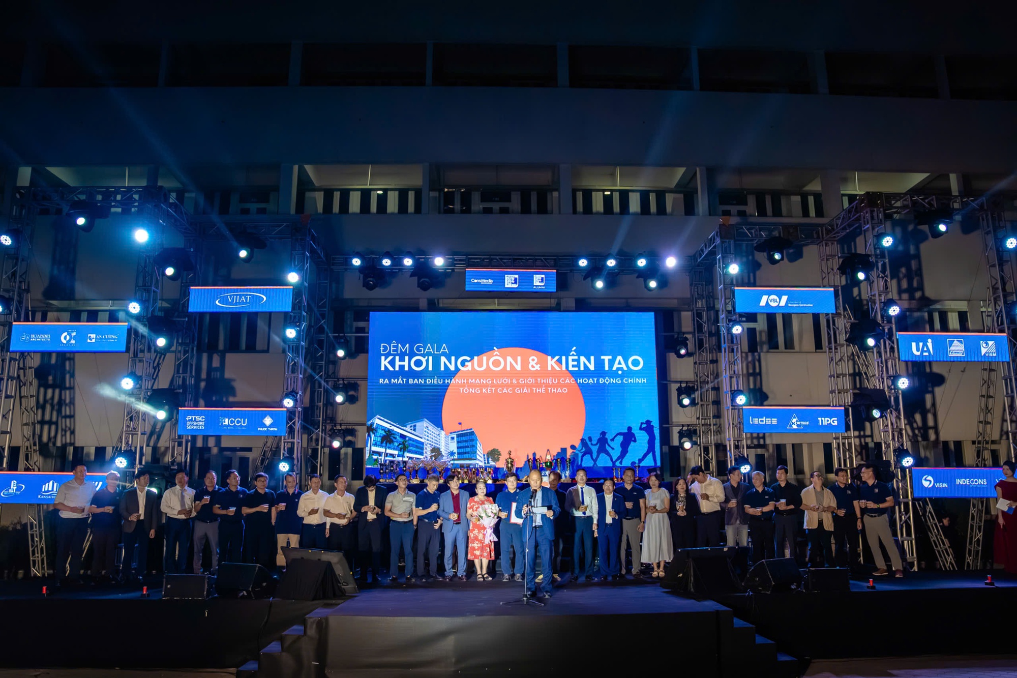 Một đại học danh tiếng là "cái nôi" đào tạo kỹ sư, KTS vừa ra mắt mạng lưới cựu sinh viên, tăng cường kết nối giữa doanh nghiệp và nhà trường- Ảnh 3. Một đại học danh tiếng là "cái nôi" đào tạo kỹ sư, KTS vừa ra mắt mạng lưới cựu sinh viên, tăng cường kết nối giữa doanh nghiệp và nhà trường- Ảnh 3.