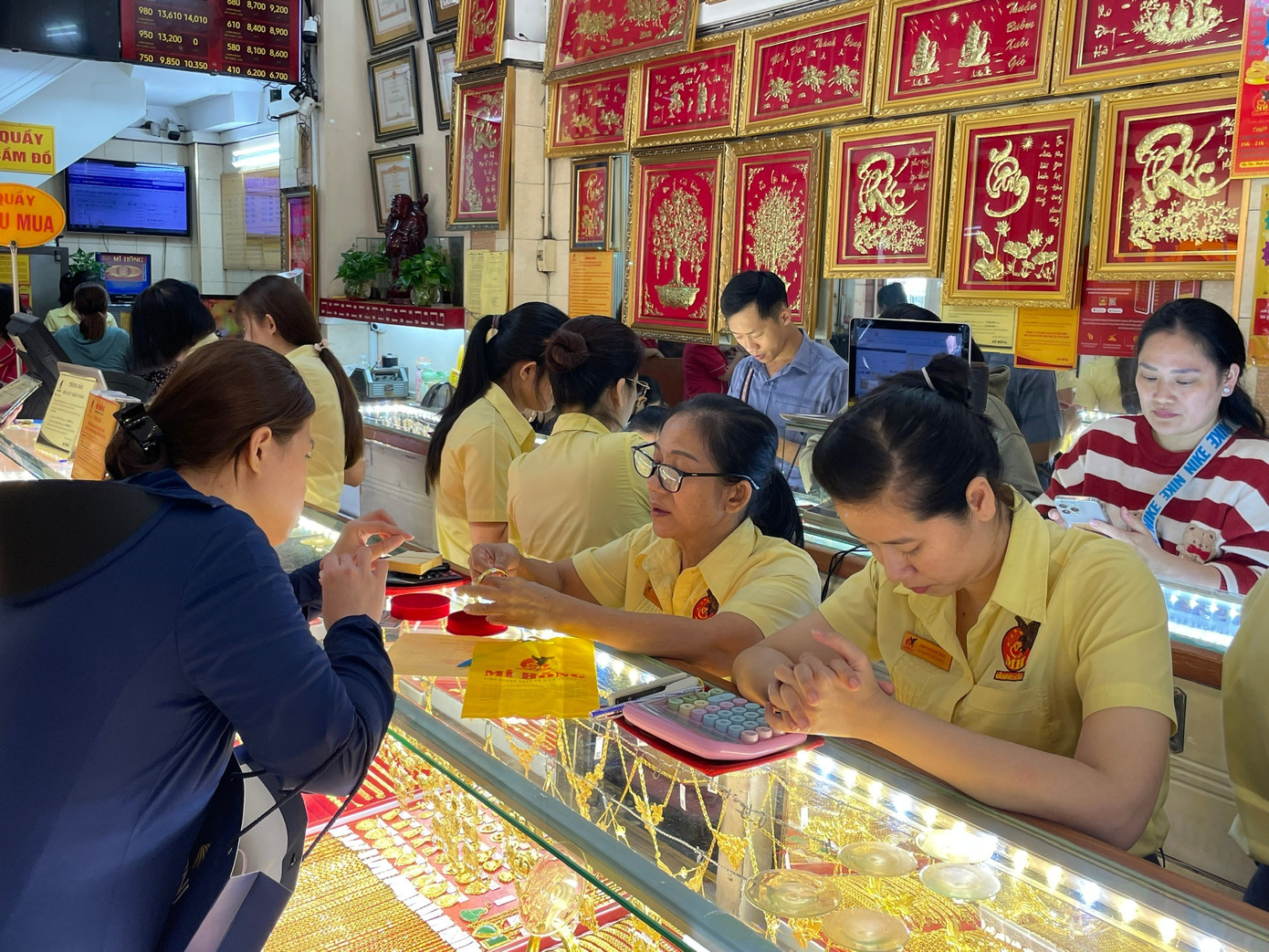 Nhiều tiệm vàng ở TPHCM bỗng dưng… vắng tanh- Ảnh 5.