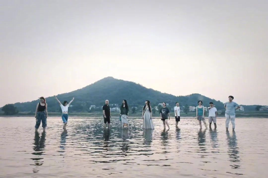 Chàng trai 30 tuổi bỏ phố về quê, xây biệt thự 760 m2 cho bố mẹ dưỡng già: Không cần kiếm đủ tiền mới chọn được cách sống- Ảnh 7.