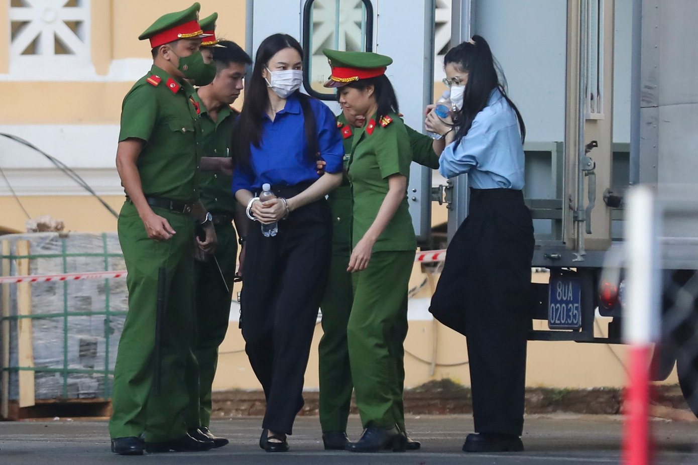 Hình ảnh Quang Linh Vlog, Hằng Du mục trong phòng xét xử- Ảnh 1.