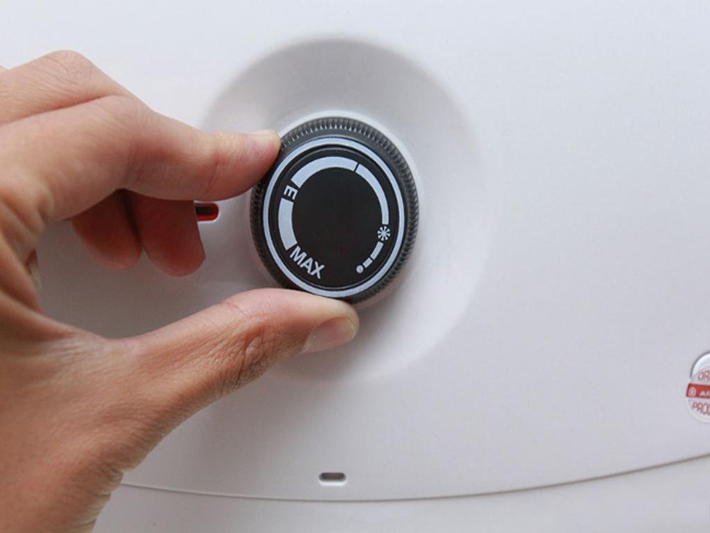 Chỉnh nhiệt độ bình nóng lạnh tiết kiệm được bao nhiêu tiền? Nhiều người dùng lâu mà không biết- Ảnh 1.