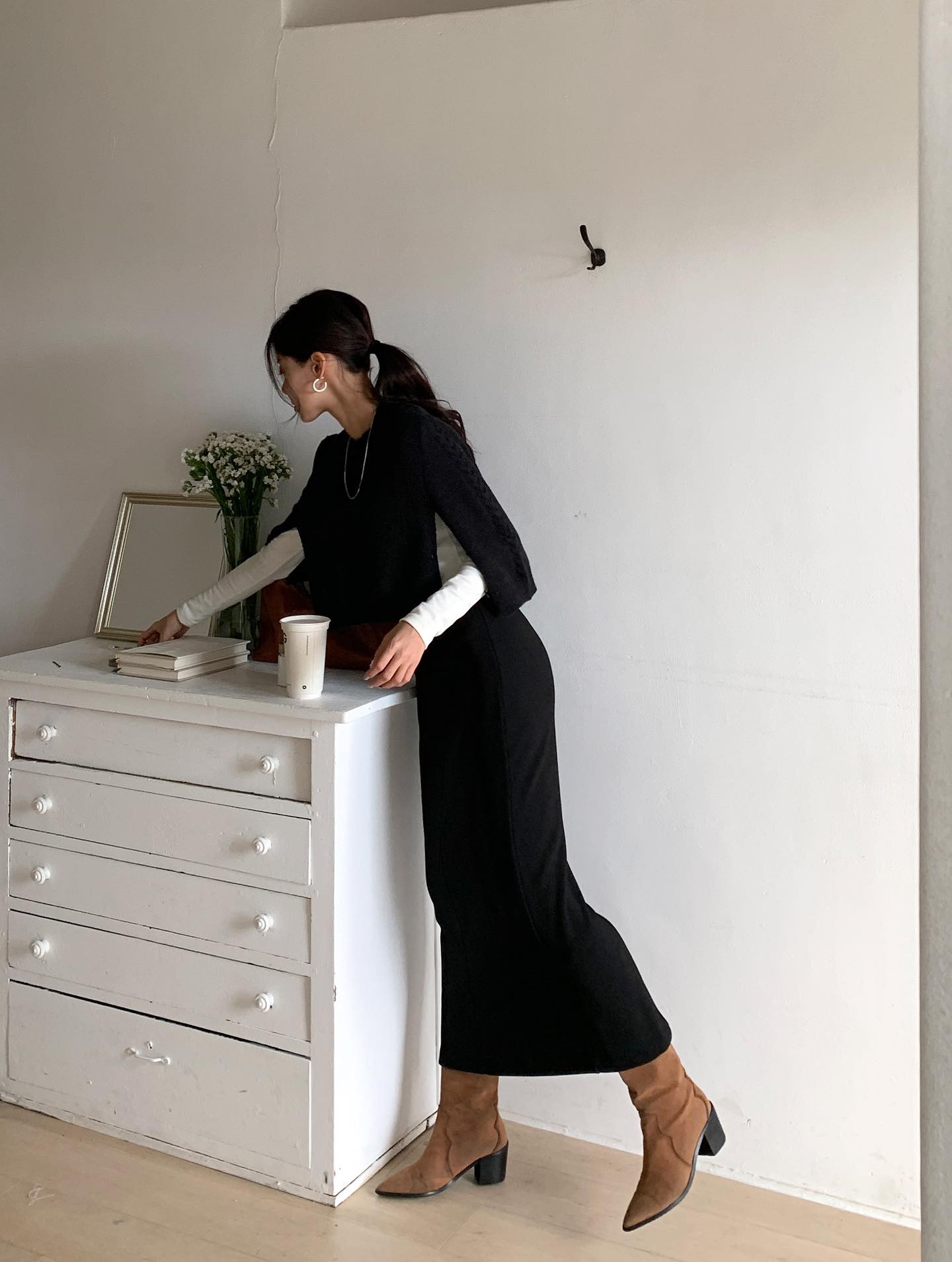 Boots phối cùng 4 kiểu trang phục này là chuẩn, giúp sang chảnh hóa cả set đồ- Ảnh 2. Boots phối cùng 4 kiểu trang phục này là chuẩn, giúp sang chảnh hóa cả set đồ- Ảnh 2.