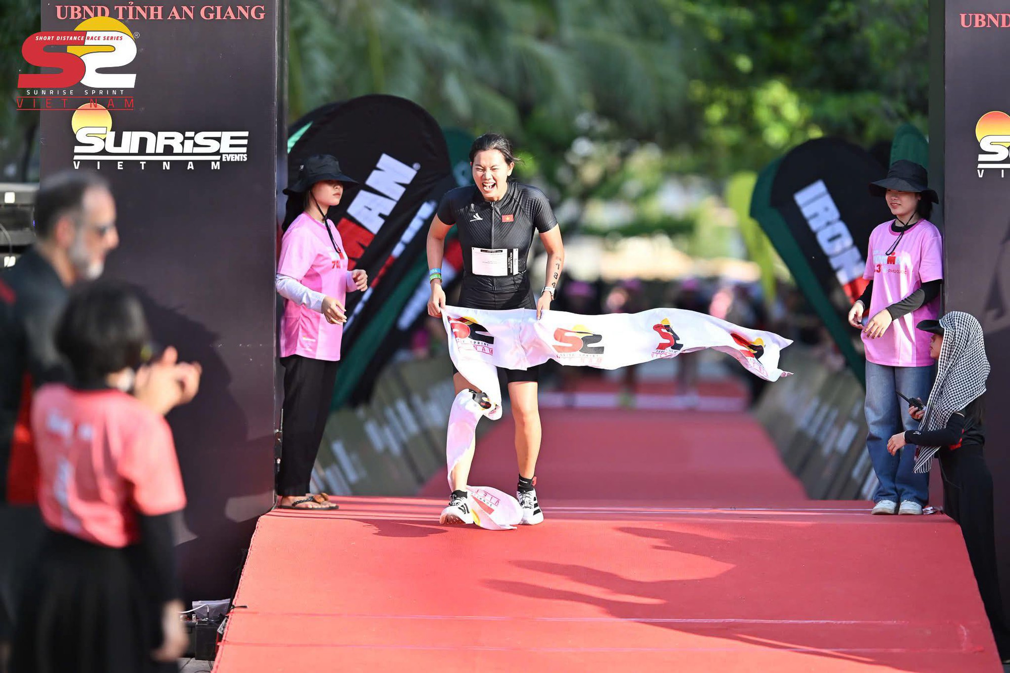 Ánh Viên và bạn trai tin đồn sánh vai cực đẹp đôi, lần đầu xuất hiện công khai gây chú ý- Ảnh 1. Ánh Viên và bạn trai tin đồn sánh vai cực đẹp đôi, lần đầu xuất hiện công khai gây chú ý- Ảnh 1.