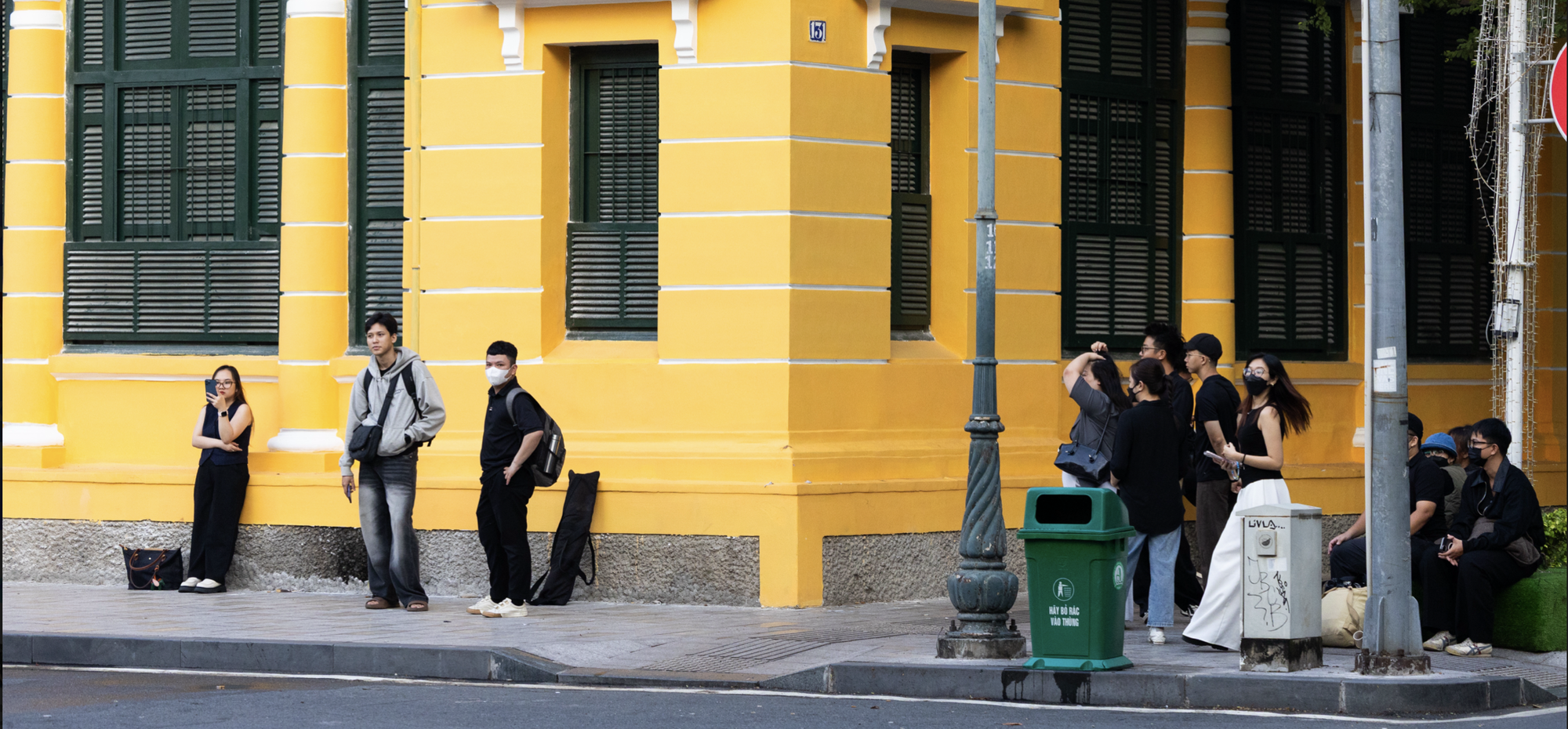 Xét xử vụ kẹo Kera: Những hình ảnh đầu tiên tại toà của Hoa hậu Thuỳ Tiên, Hằng Du Mục và Quang Linh Vlog- Ảnh 11.