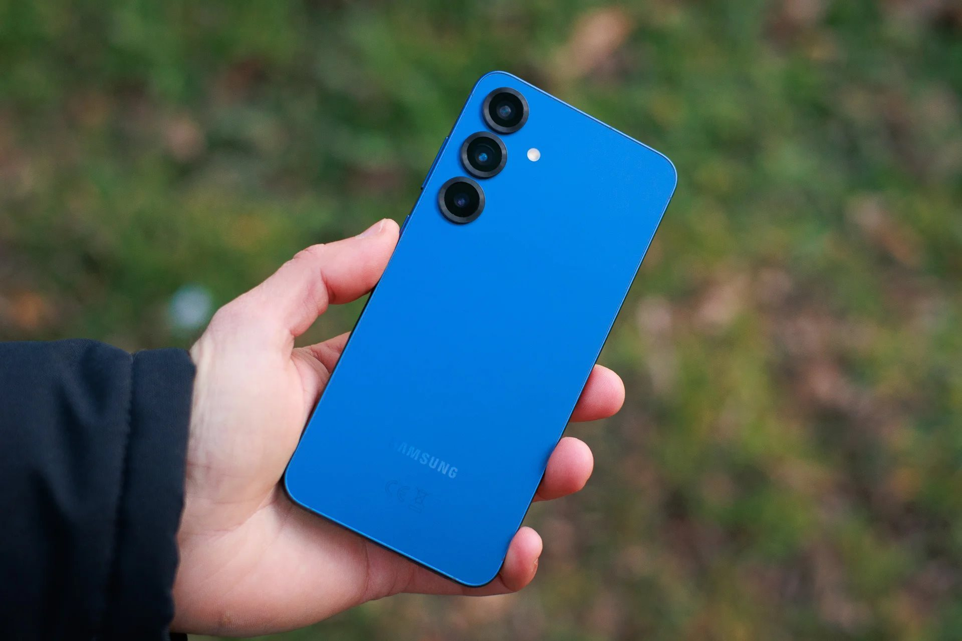 Điện thoại này đúng là “con ghẻ” của Samsung: Nếu chịu thay đổi 1 thứ, nó sẽ còn bán chạy hơn cả S25 Ultra- Ảnh 4.