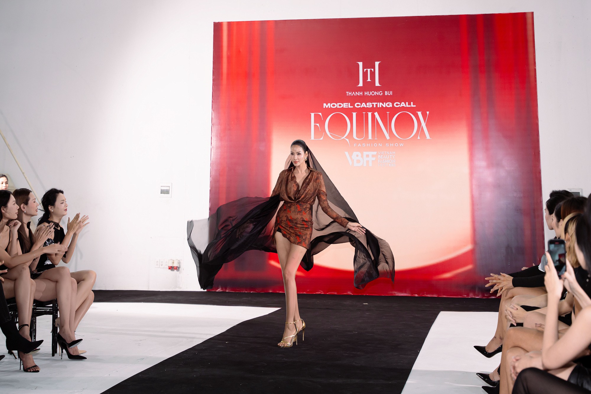 Tái xuất VBFF, Thanh Hương Bùi và song Hoàng đọ thần thái trong buổi tuyển chọn người mẫu cho BST EQUINOX- Ảnh 3.