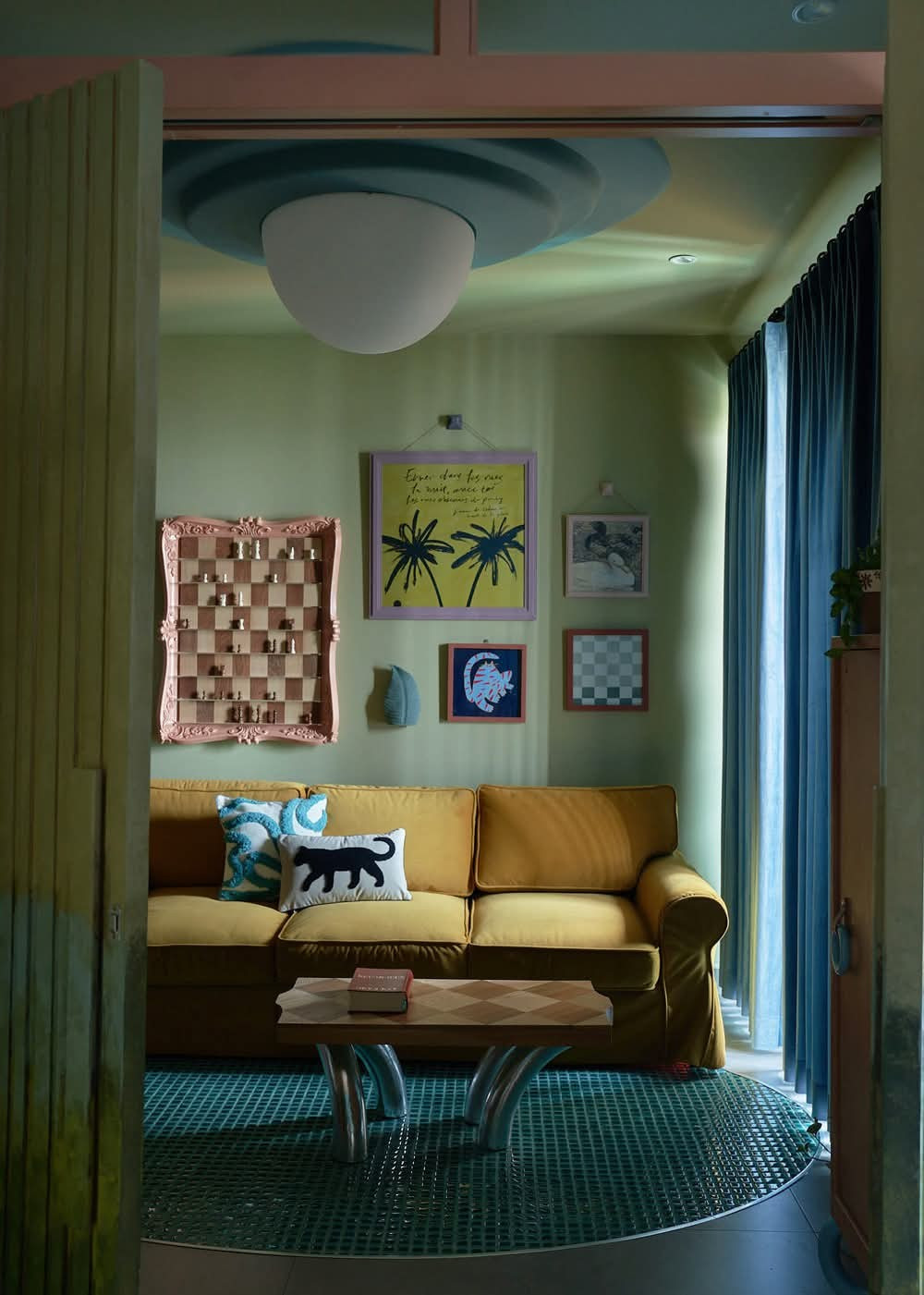 Căn hộ 53m2 rực rỡ màu sắc như thế giới hoạt hình- Ảnh 1.