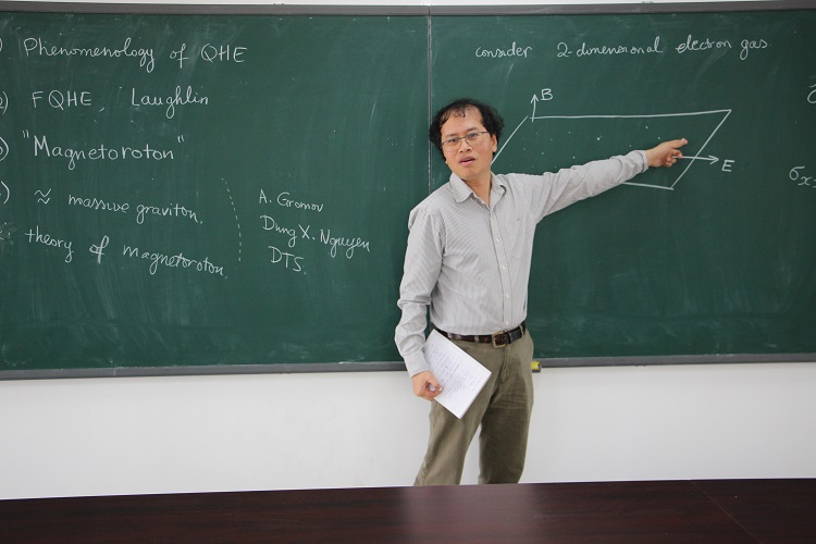 Bức ảnh đen trắng tưởng bình thường nhưng hé lộ cậu bé 15 tuổi từng khiến cả Việt Nam ngỡ ngàng, U60 giới học thuật vẫn nể khi nhắc tên- Ảnh 2.