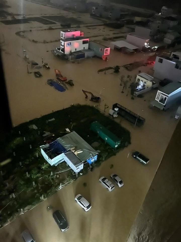 Cận cảnh mưa lũ lịch sử, hàng ngàn nhà dân Gia Lai chìm trong biển nước- Ảnh 3. Cận cảnh mưa lũ lịch sử, hàng ngàn nhà dân Gia Lai chìm trong biển nước- Ảnh 3.