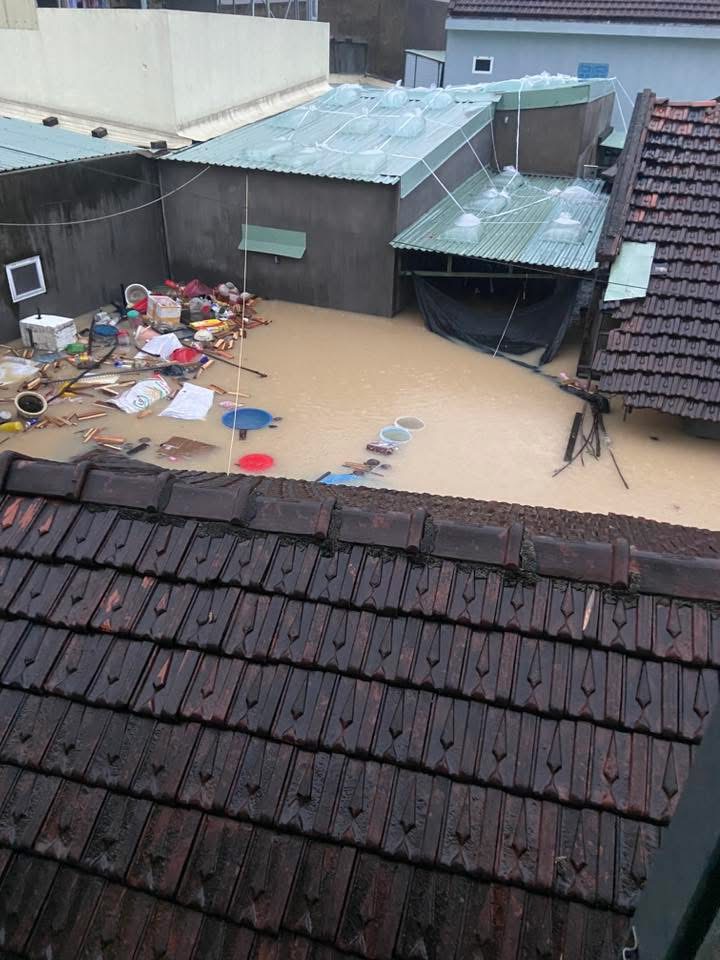 Cận cảnh mưa lũ lịch sử, hàng ngàn nhà dân Gia Lai chìm trong biển nước- Ảnh 14. Cận cảnh mưa lũ lịch sử, hàng ngàn nhà dân Gia Lai chìm trong biển nước- Ảnh 14.